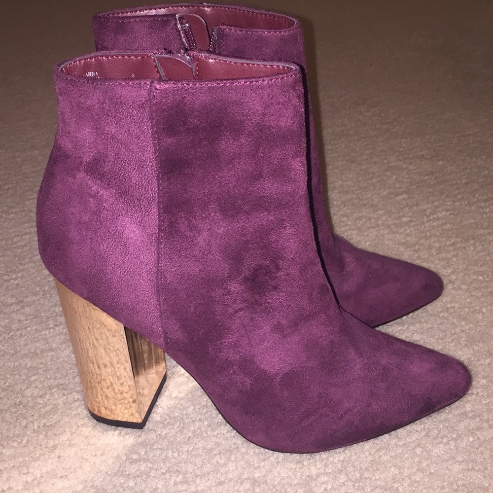 maroon and gold wedges
